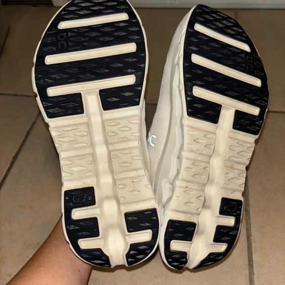 On Running OQ Men's White and Black Athletic Shoes - Picture 8 of 8